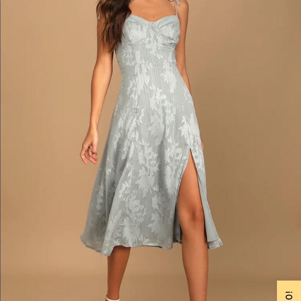 Lulu’s Dusty Blue Floral Jacquard Tie Strap Midi